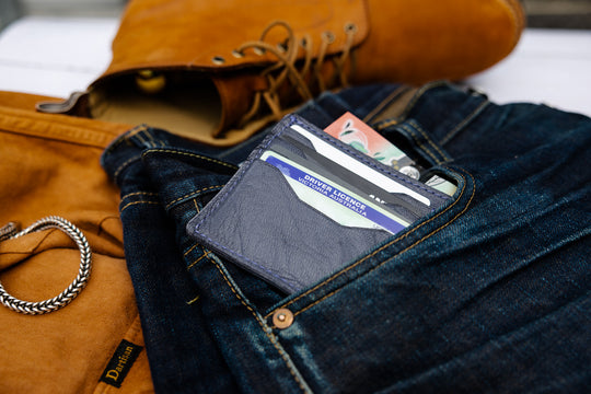 Bifold Wallet in Chevre